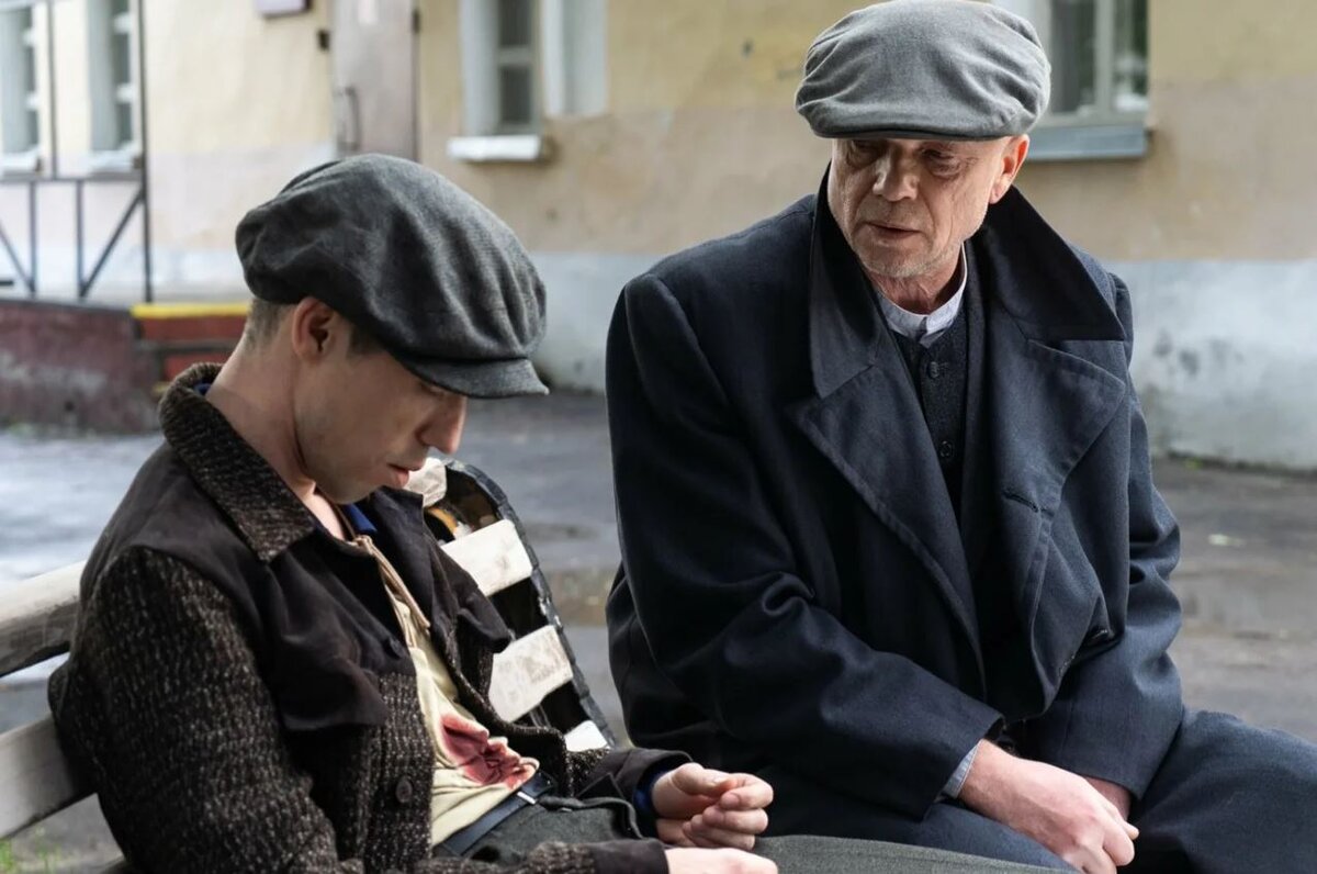 Кадр из сериала "Художник". Андрей Смоляков в роли майора отдела по борьбе с бандитизмом  — Ефимова (Тихона Степановича — "Ефимыча")