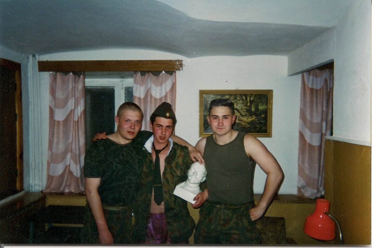 Ночная фотосессия в кабинете ротного