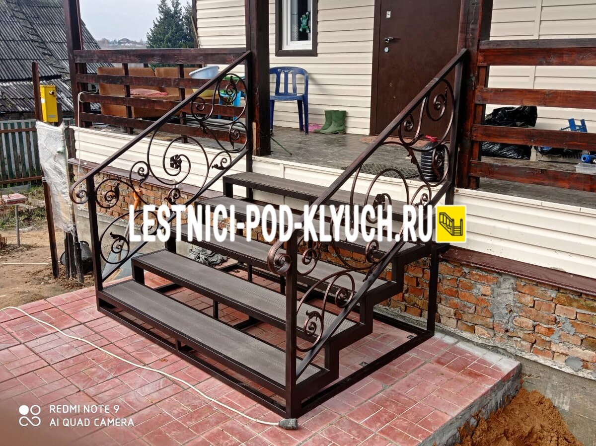 Принимаем звонки: пн-вс с 8:00 до 21:00 (8 499 490-72-90). Электронная почта: info@lestnici-pod-klyuch.ru