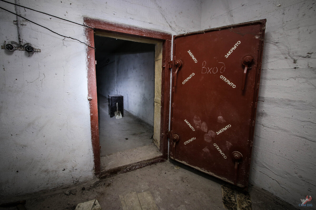 Бомбоубежище внутри. Бункер в подвале. Заброшенное бомбоубежище. Подвал бомбоубежища в жилых домах. Советские бомбоубежища.
