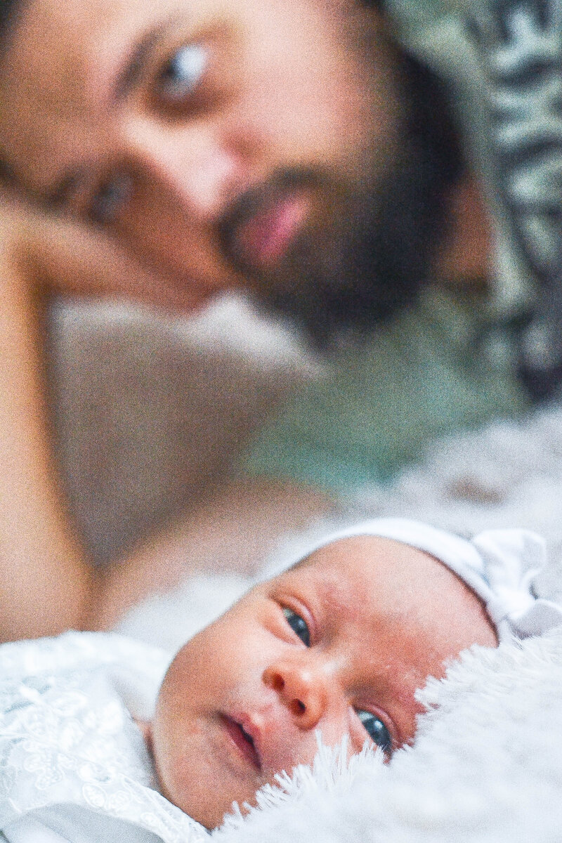 Виновник поста на фоне