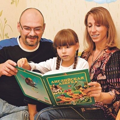 Мария Ильюхина с родителями в детстве.Фото Яндекс.Картинки