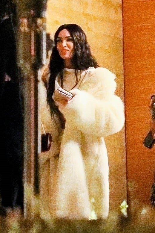    Меган Фокс выбрала нежный образ для романтического свиданияLegion-Media