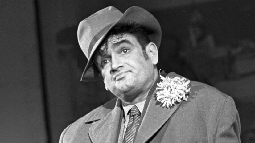     Евгений Весник родился 15 января 1923 года в Петрограде. Его отец был первым директором завода «Криворожсталь» РИА Новости Александр Гладштейн