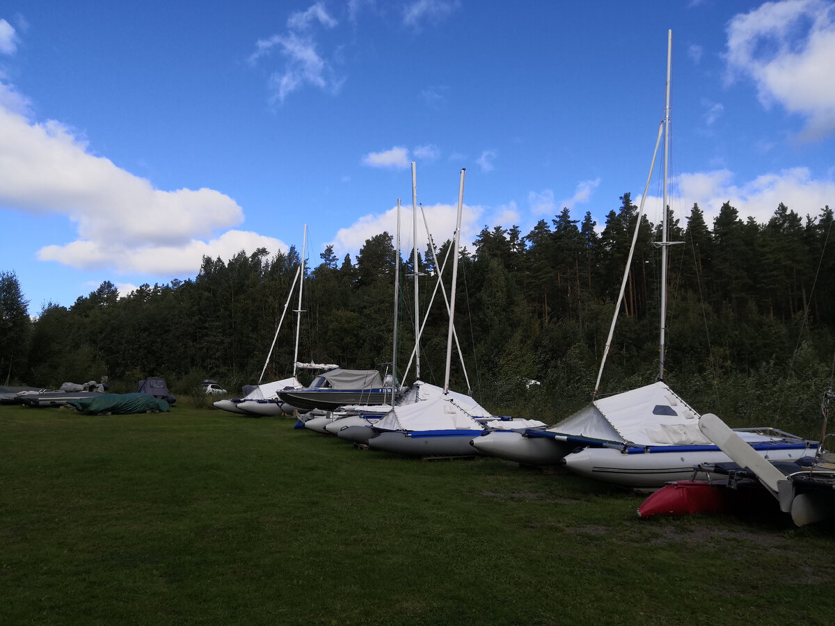 База "Крутой поворот" - сезонное пристанище разборных катамаранов  