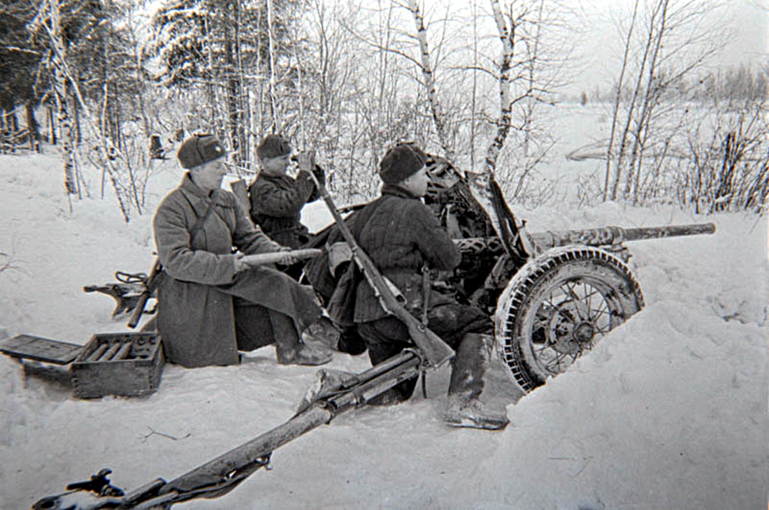 Зимой 1941 года на защиту родины. 45 Мм противотанковая пушка ВОВ. Пушка РККА 45 мм. 45 Мм противотанковая пушка в бою. 45-Мм пушка 1941.