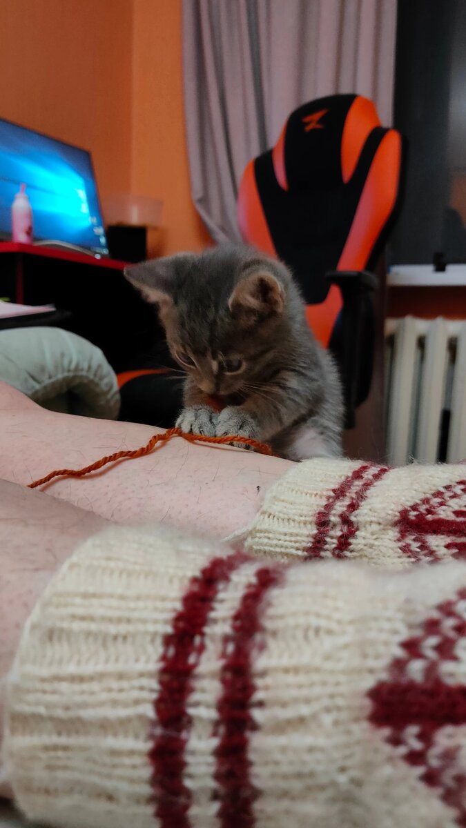 Фантик спИциалист (от слова "спицы") по вязанию