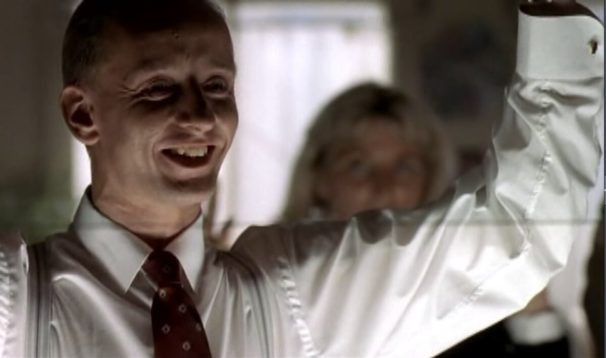 Безымянный персонаж фильма "Достучаться до небес" радуется, что догадался: "Вы хотите наши деньги!"