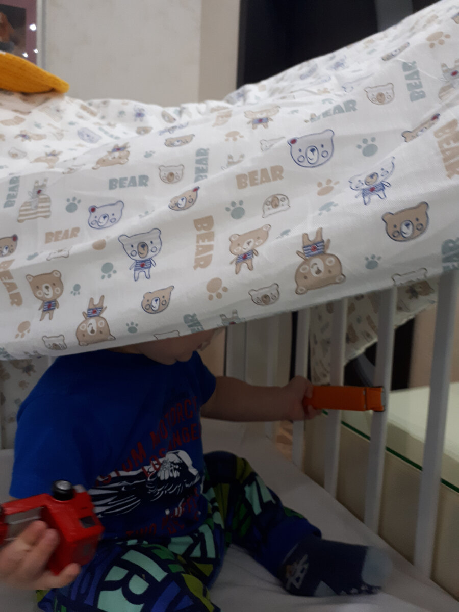 Утренние игры пока мама вылеживается