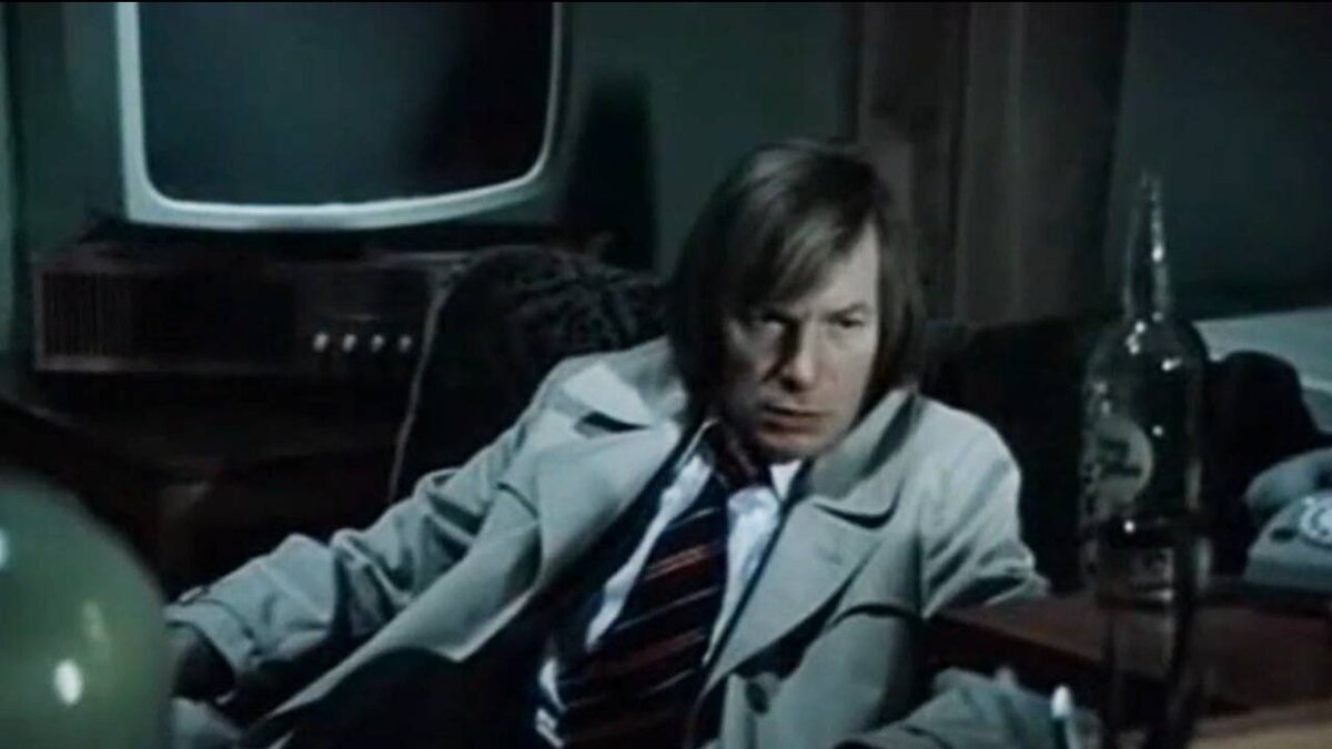 Кадр из фильма "Бомба для председателя". Ганс Дорнборк (Юозас Будрайтис).