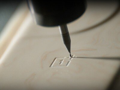    OnePlus 11 с корпусом из уникального материала на реальных фото и видео