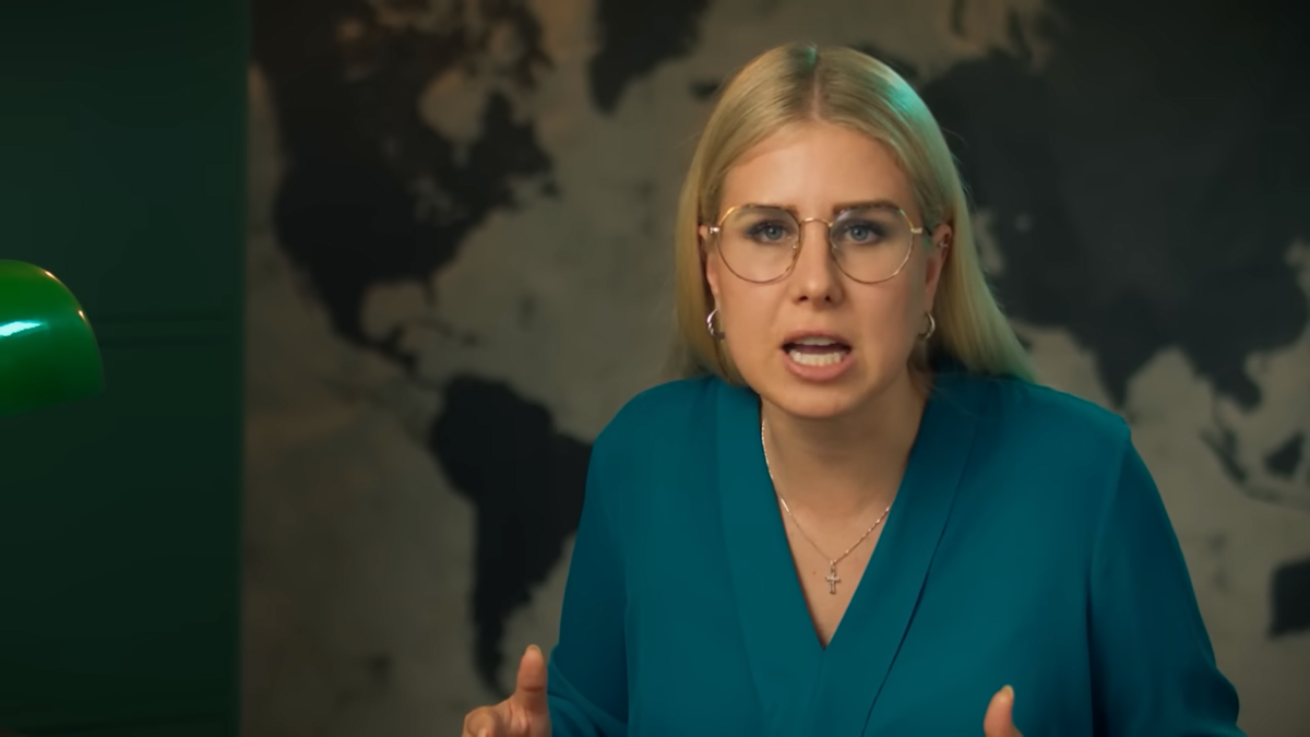 какие у этой дамы заголовки! какие образы она рисует! как правильно написан её текст! и как натурально она играет неравнодушную! хотя нет, играет она посредственно