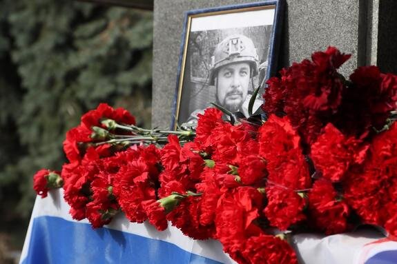    Цветы в память о Владлене Татарском, Bulkin Sergey / globallookpress.com
