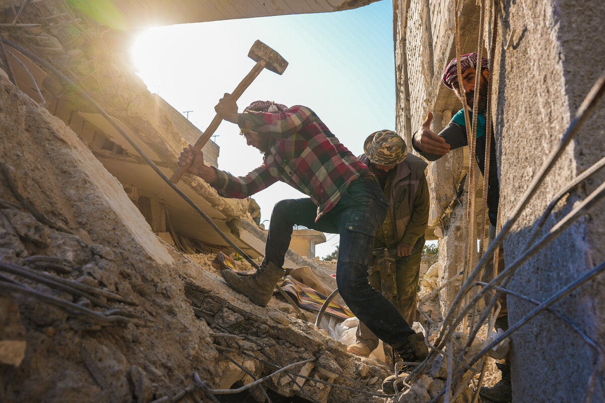     Пропавшего без вести достали из-под завалов в Сирии спустя 3 месяца: возможно ли такое?