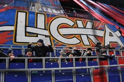   Болельщики ЦСКА во время матча 16-го тура чемпионата России по футболу среди клубов Премьер-лиги между командами ПФК ЦСКА (Москва) и ФК "Зенит" (Санкт-Петербург) ©Григорий Сысоев РИА Новости