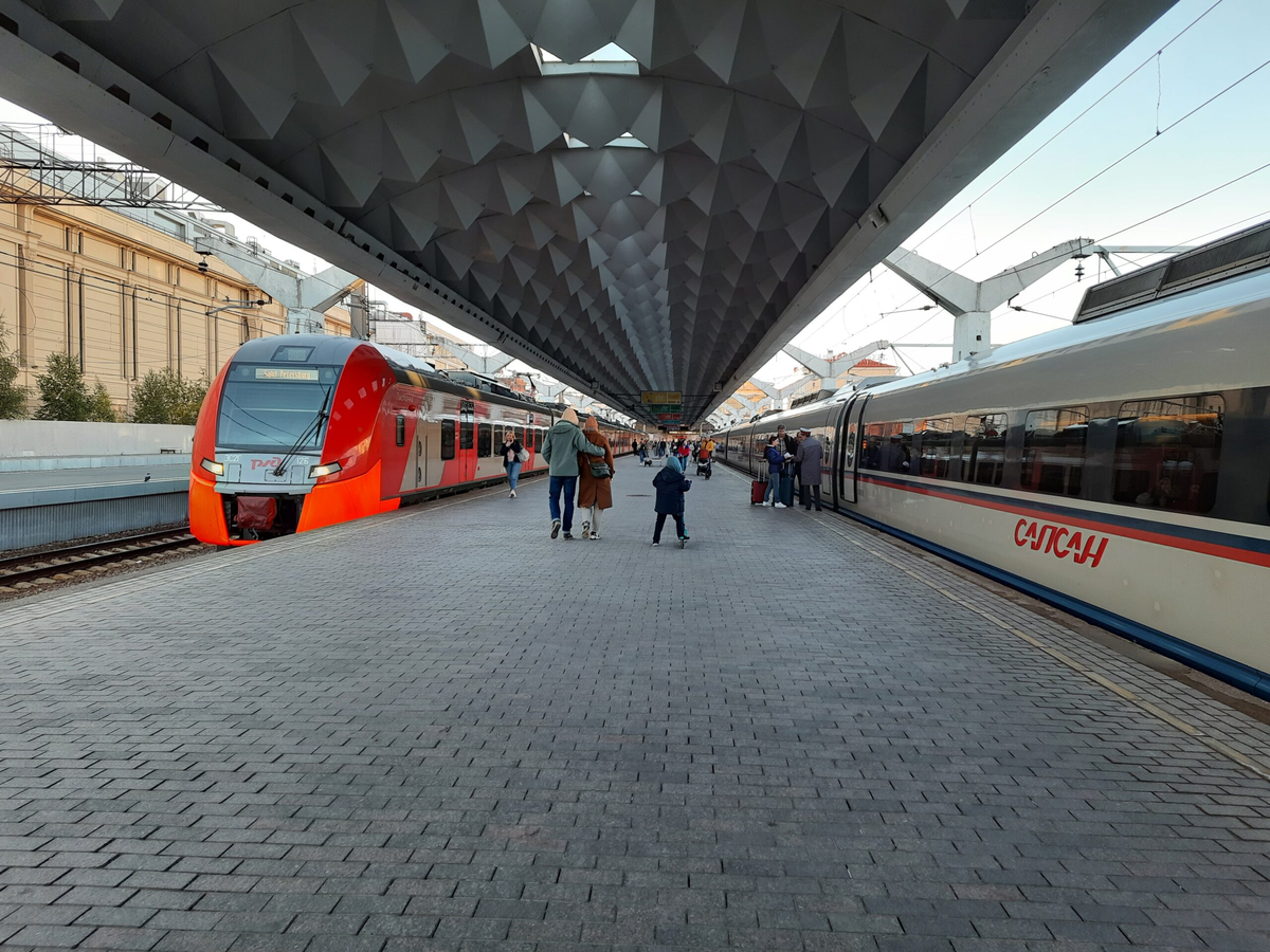 Скоростной поезд москва с петербург. Сапсан Москва Питер. Сапсан СПБ Москва. Московский вокзал Санкт-Петербург Сапсан. Скоростной поезд