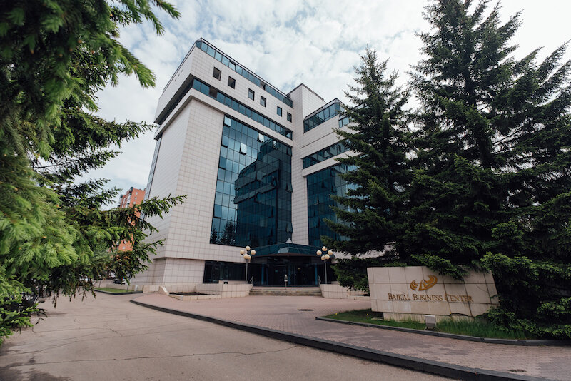 Отель «Байкал Бизнес Центр» находится в микрорайоне Солнечный, в 5 минутах езды от аэропорта