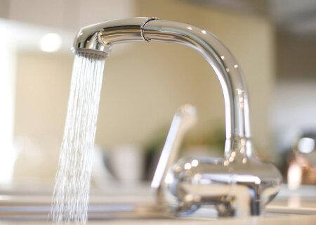    В Донецке и Макеевке станут подавать воду один раз в два дня. Обещание перейти на ежедневную подачу в июле не выполнено