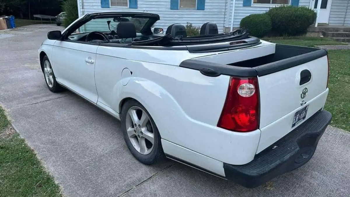 Пикап кабриолет Chevrolet SSR салон