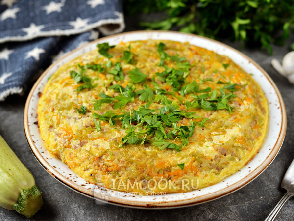 Кабачки с фаршем и грибами на сковороде