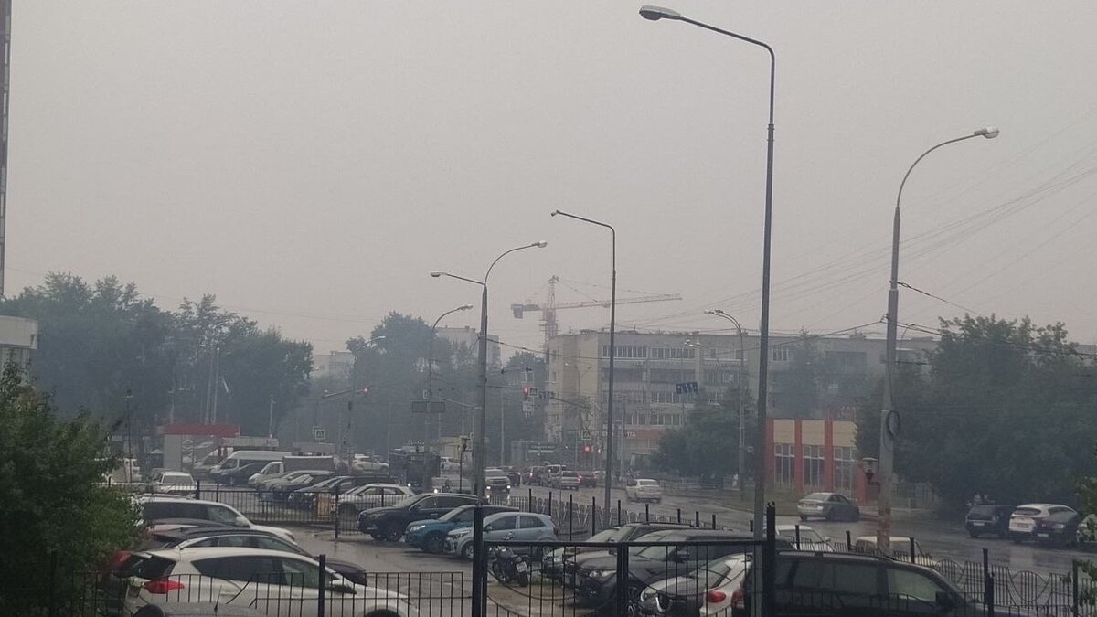     Пожары действуют на общей площади 2,6 тысячи гектаров в 17 муниципалитетах области.