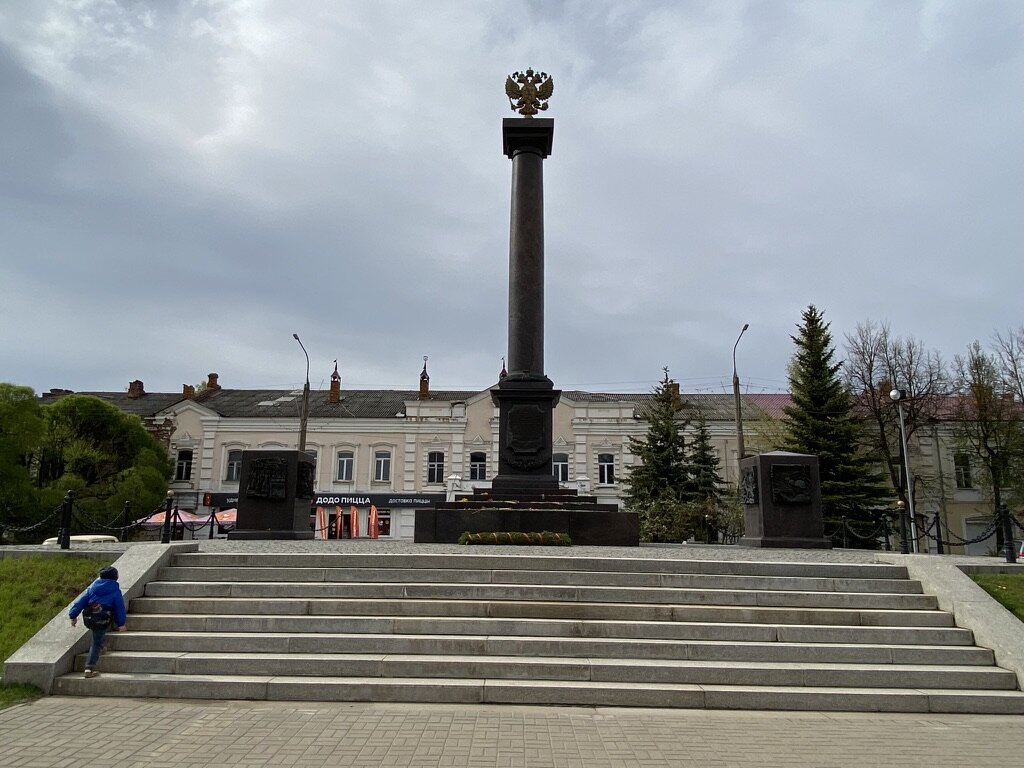 Вязьма. Башня, по старой дороге, зонт и русский лапоть, плата за верность,  застрелился и если будут танцевать | СветЛость | Дзен