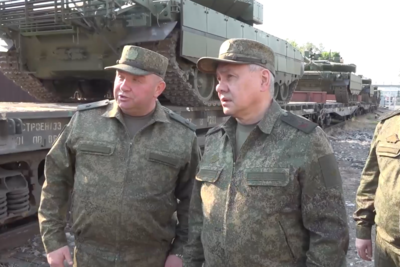    Проверка Министром обороны РФ арсеналов хранения вооружения и выполнения гособоронзаказа в Омской области ©Скриншот / видео Минобороны РФ