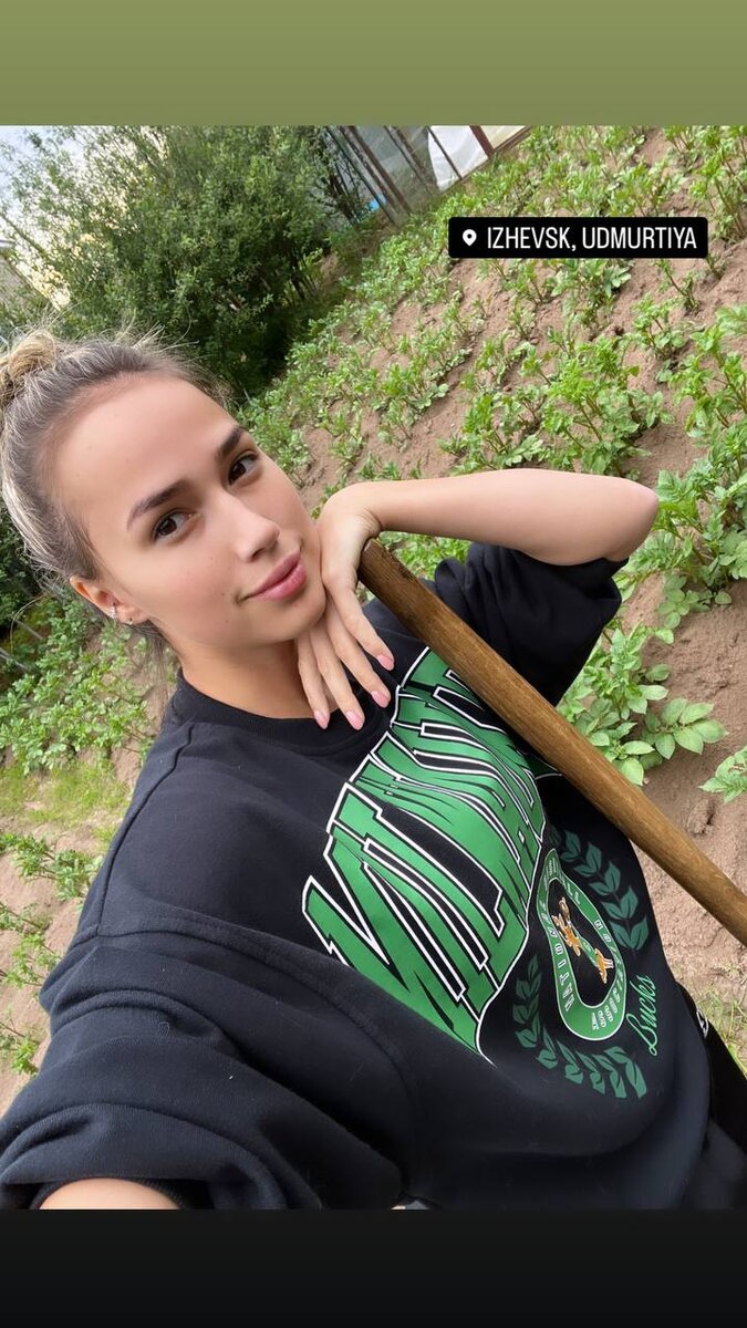    Загитова на загородном участкеСоцсети