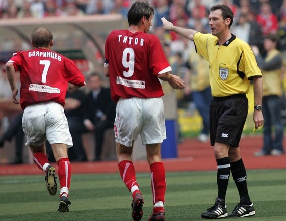 Флориан Майер был первым. Отсудил прекрасно. 