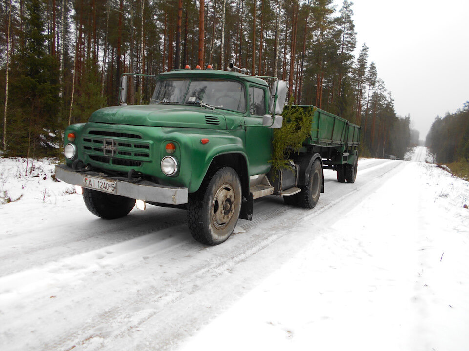 ЗИЛ-130 зимой в лесу. Источник фото: https://clck.ru/epqf7