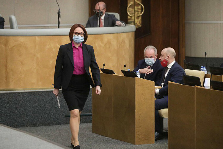 По реакции зала было понятно, что Набиуллину переизберут и дальше председателем Центробанка. Собственно, переизбрали. Фото: duma.gov.ru