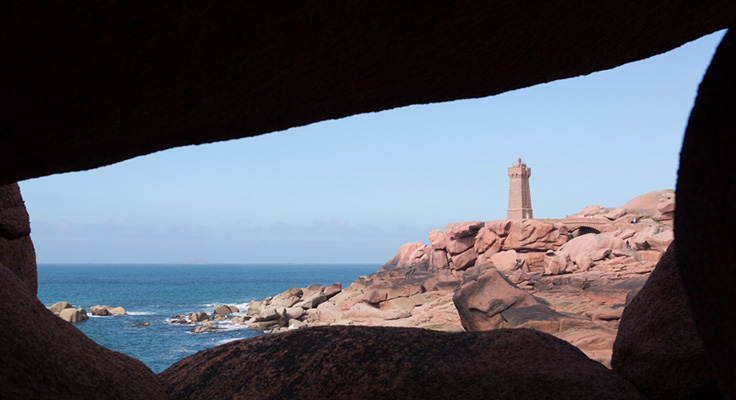 Ploumanac’h. Берег Розового Гранита.  Маяк Мен Рус