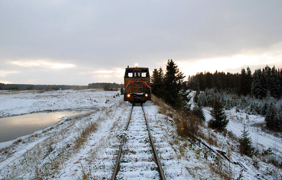 ТУ6А-2468 на насыпи у озера Пинюгское. Автор: Баландин Д. Дата: 12.12.2007