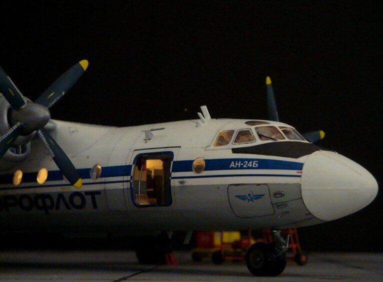Ан-24 перед вечерним рейсом