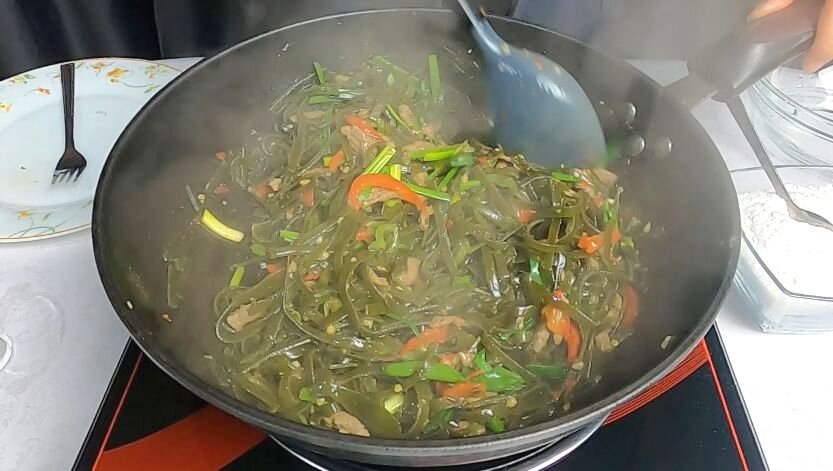 Жареная морская капуста с мясом по-корейски. Простой, пошаговый рецепт ...