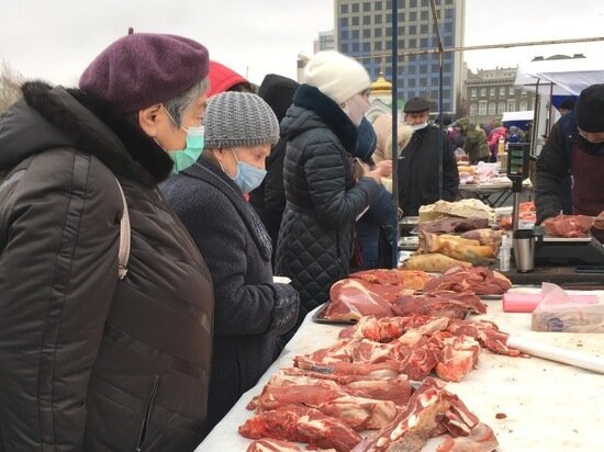     прошедшее проверку в мвл мясо на рынке. фото: сергей климушев