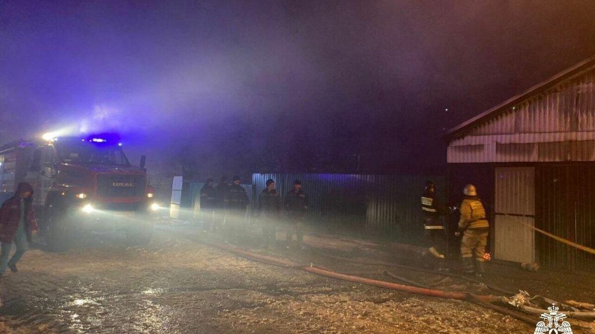     В башкирском населенном пункте Матвеевка Стерлитамакского района произошел пожар, который унес семь жизней. Пятеро из погибших были детьми. Об этом пишет Mkset.