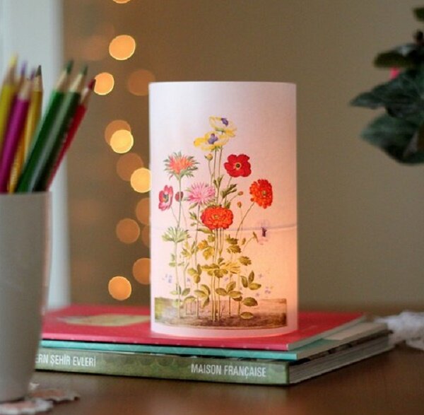    Подсвечник из бумаги своими рукамиИсточник: cafenohut.blogspot.com