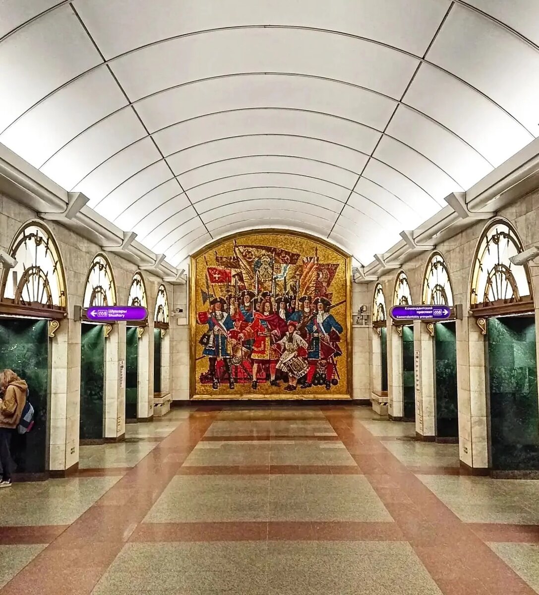 В подземном зале "Звенигородской"