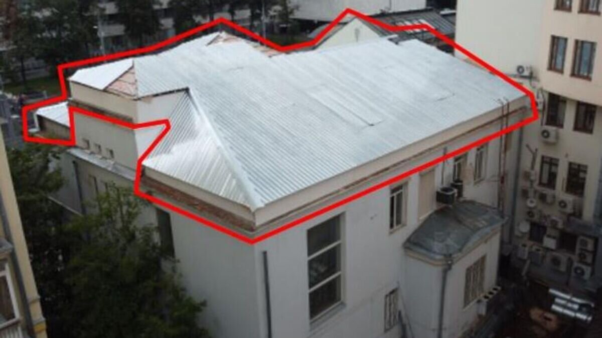    Незаконная надстройка здания на Садовом кольце в Москве© Госинспекция по недвижимости Москвы