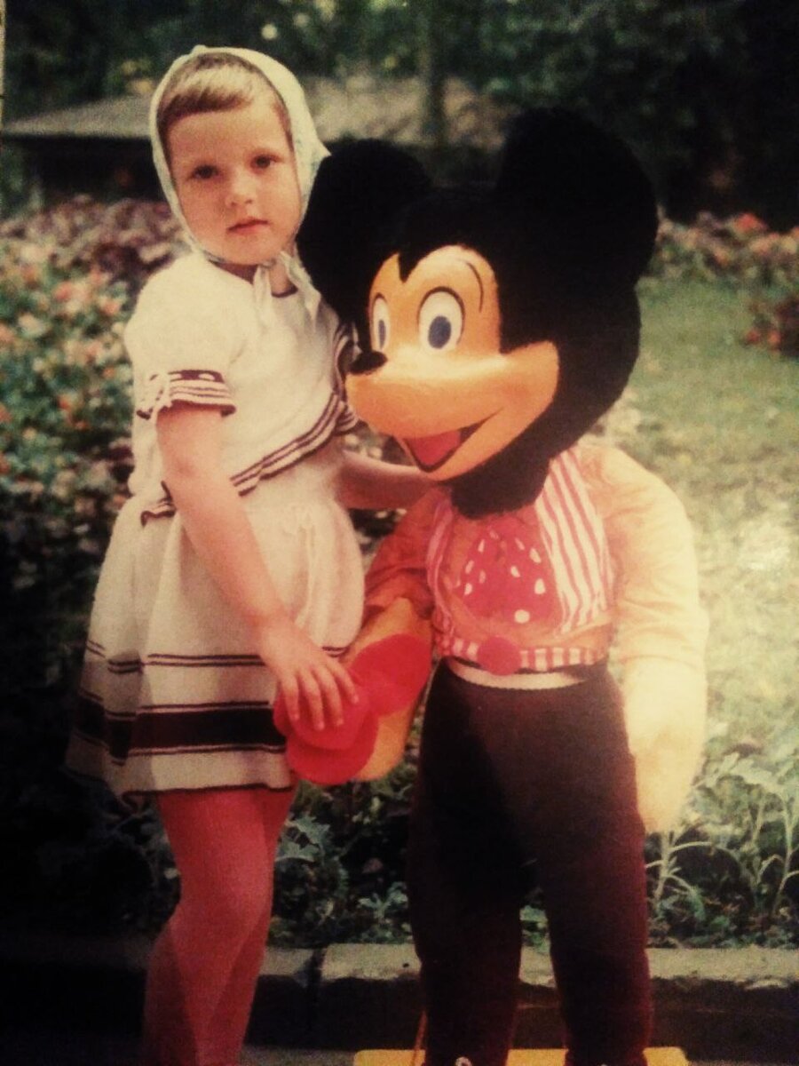 Моя реальная фотография 1994 года. Мне здесь 4 года. 