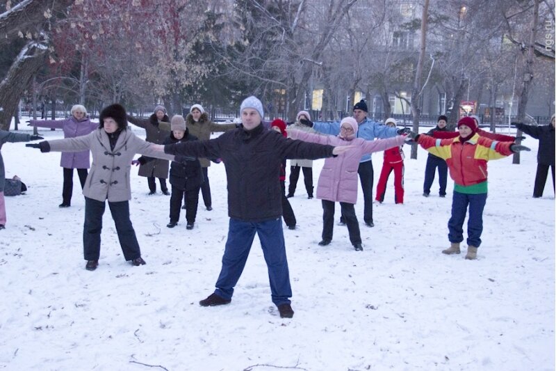 Групповые занятия зарядкой на свежем воздухе. Фото из интернета