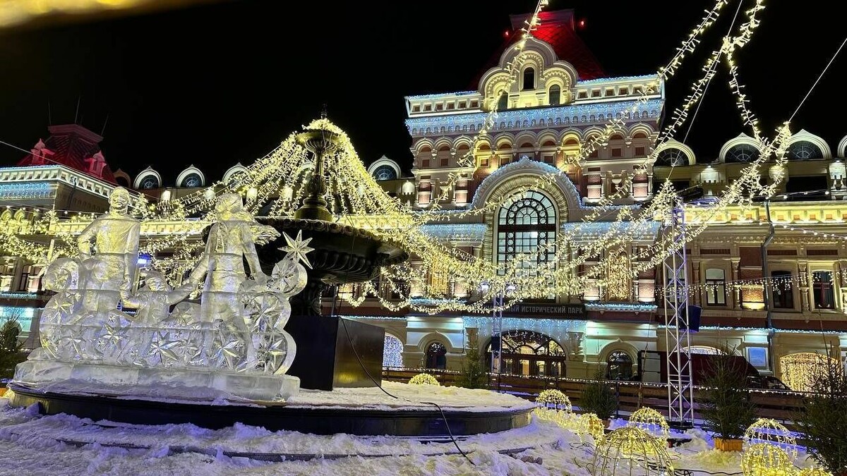     16 декабря в Нижнем Новгороде начинает работу главная новогодняя площадка — ярмарка. Перед открытием ее состояние проверил заместитель губернатора Нижегородской области Олег Беркович.