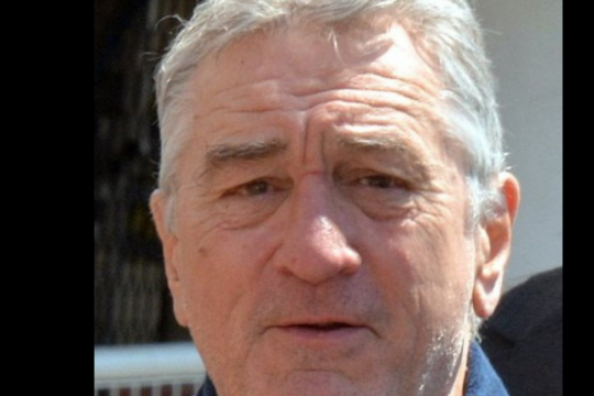    У Роберта Де Ниро пытались похитить новогодние подарки