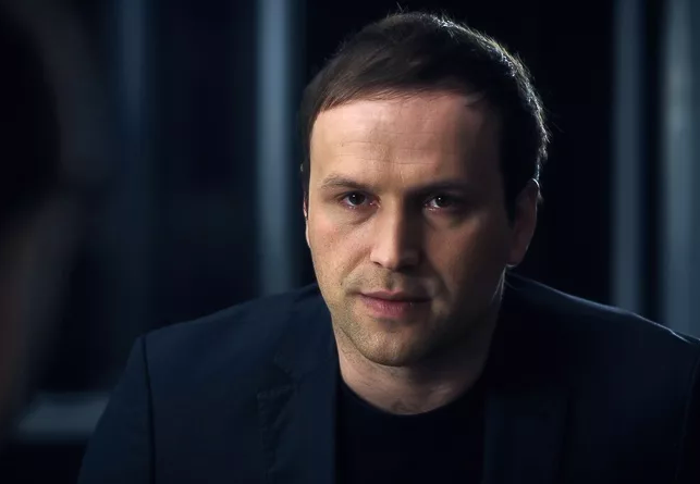 Сергей Коваленко: как украинский парень стал «сотрудником ФЭС» и достиг  успеха в российском кино. Как выглядят жена и сын актёра | МИР ЛЮДЕЙ | Дзен