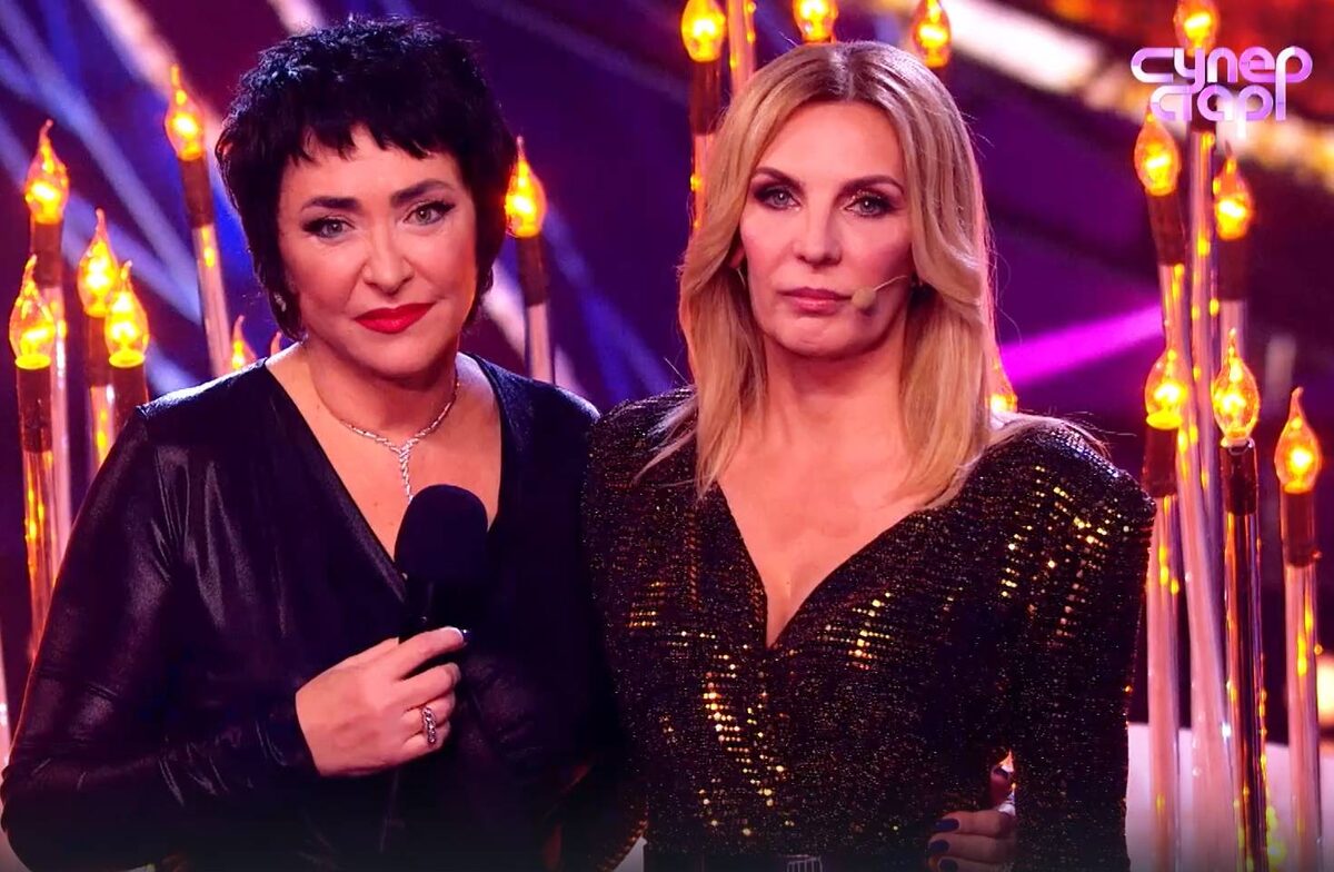    Лолита Милявская и Алена Иванцова на сцене шоу "Суперстар! Возвращение"Кадр из видео