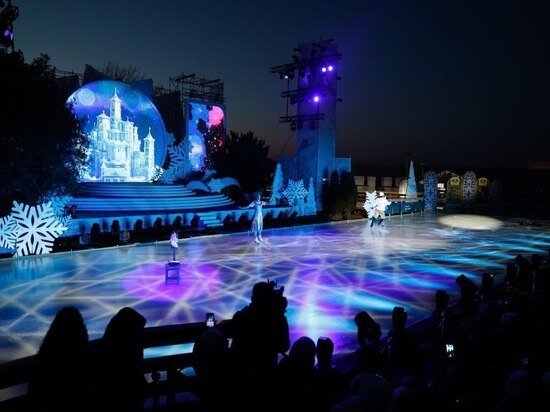     Олимпийские чемпионы по фигурному катанию выступили в Астраханском Кремле / astrobl.ru