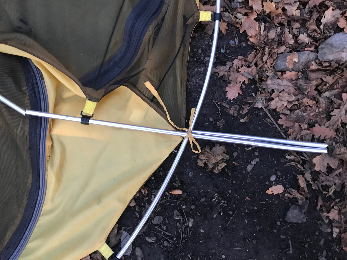 Палатка валяется так