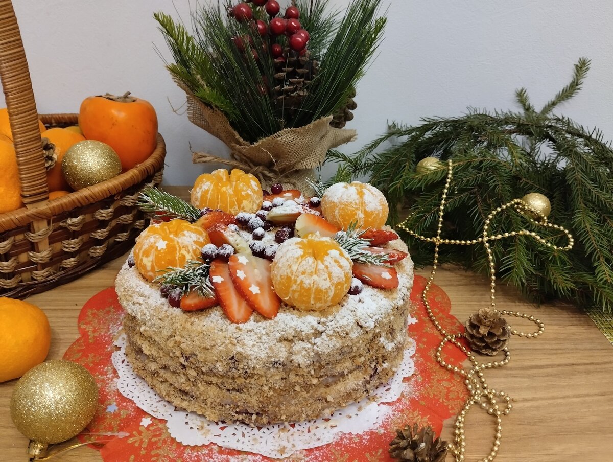    Медовик с ягодным компоте