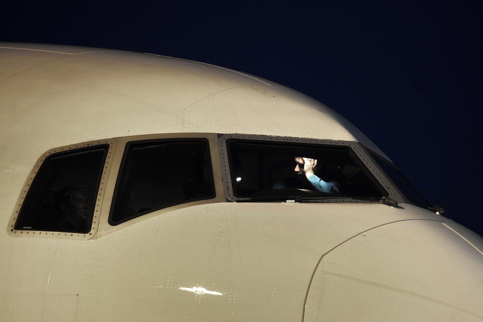     Самолет должен был приземлиться на маленьком военном аэродроме в Паттайе, но вернулся в Новосибирск. Алексей БУЛАТОВ